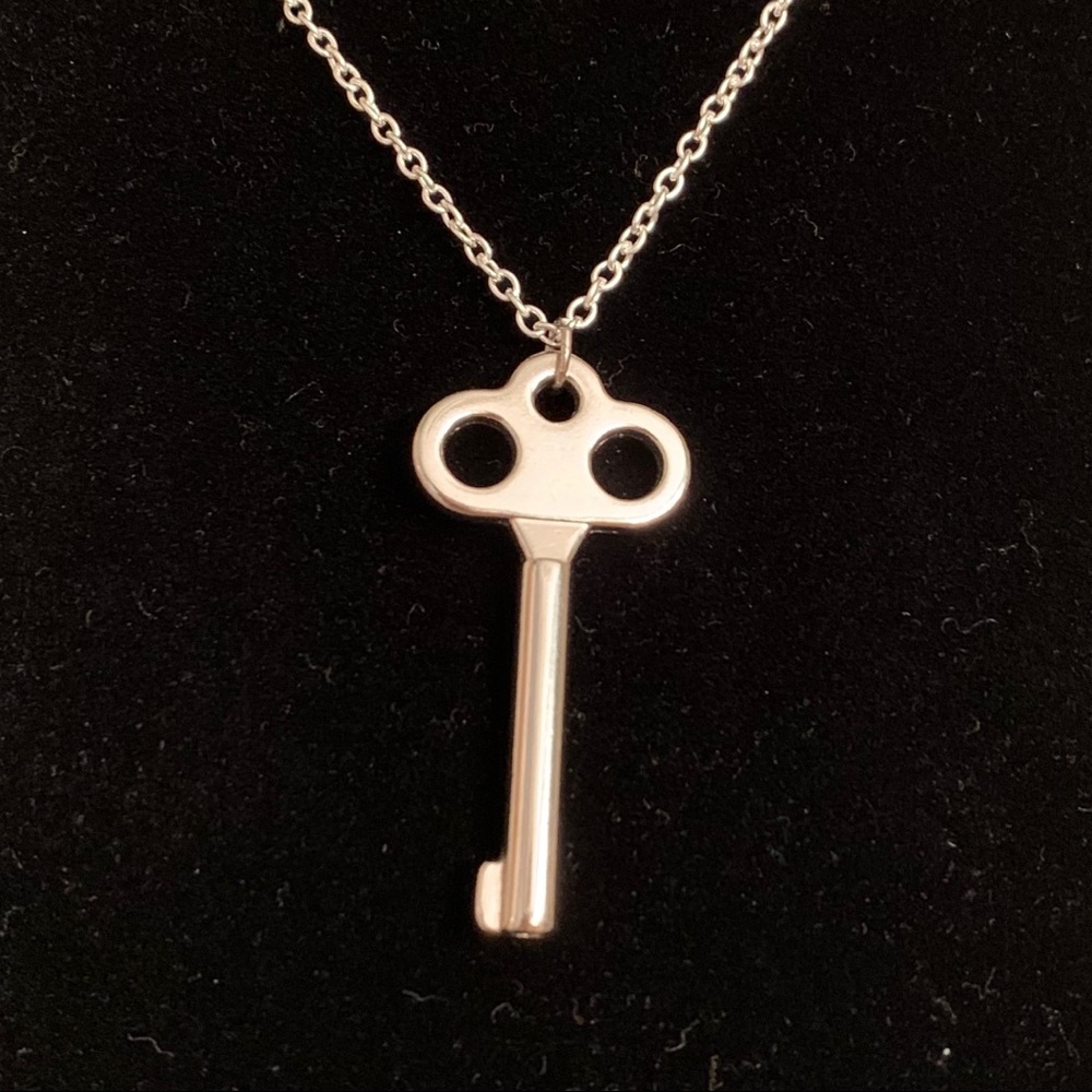 5 left ‼️  Key Pendant